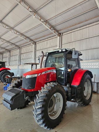 Trator Massey Ferguson 6713R ano 2017