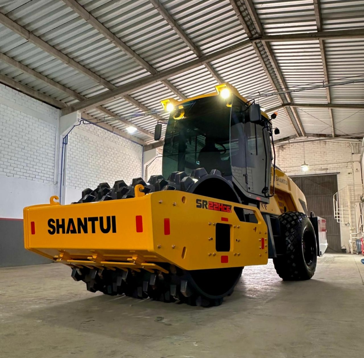 Rolo Compactador Shantui SR22H-C6 ano 2026