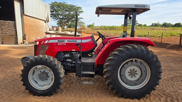 Trator Massey Ferguson MF 4275 ano 2015