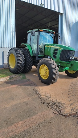 Trator John Deere 6180 ano 2015