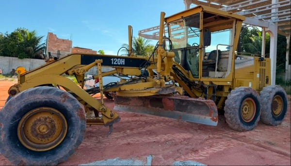 Motoniveladora Caterpillar 120H ano 2007