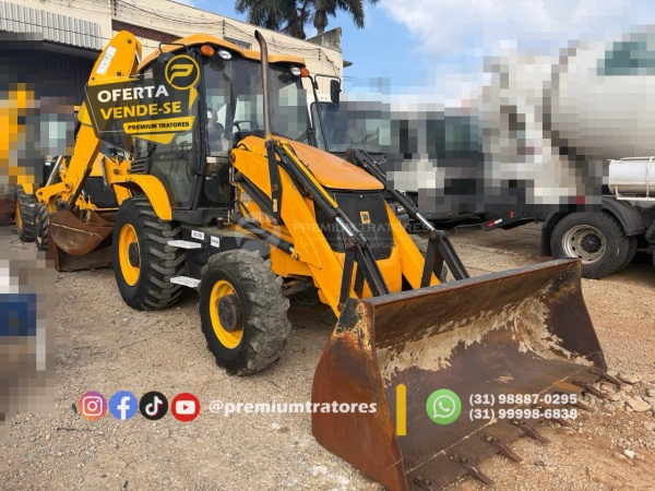 Retroescavadeira JCB 3CX ano 2017