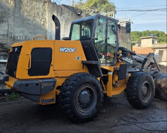 Pá Carregadeira Case W20F ano 2023