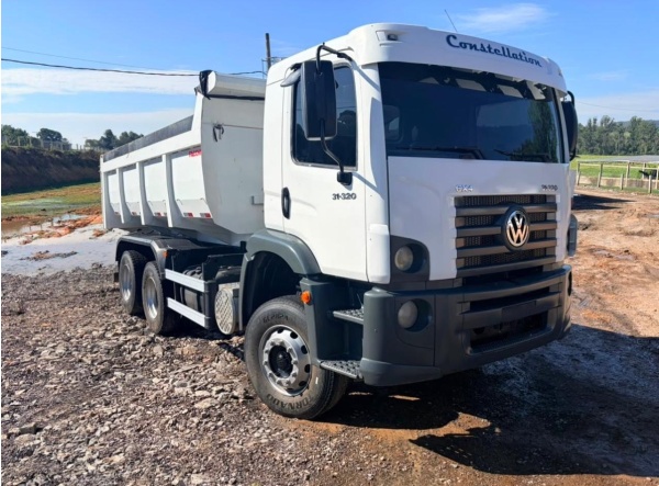 Caminhão Volkswagen 31-320 6X4 ano 2012 - 31-320 6X4 - Caminhões e Carretas