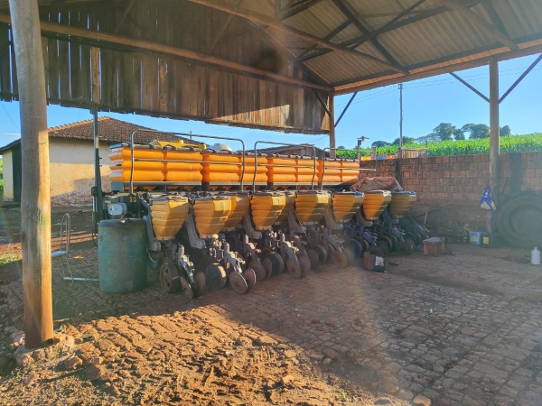 Plantadeira Valtra HiTech BP 1508 ano 2013