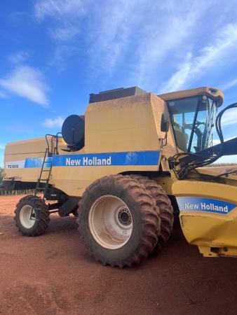Colheitadeira New Holland TC 5090   ano 2011