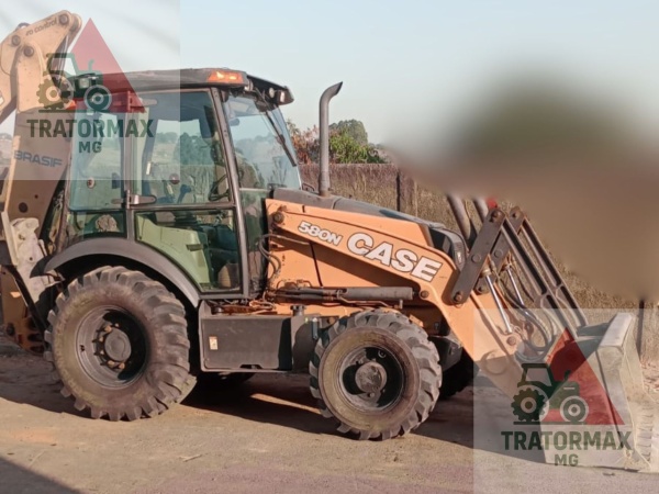 Retroescavadeira Case 580 N  ano 2018