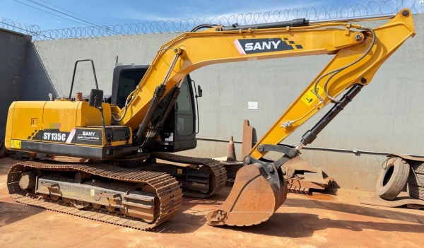 Escavadeira SANY SY135 C ano 2023