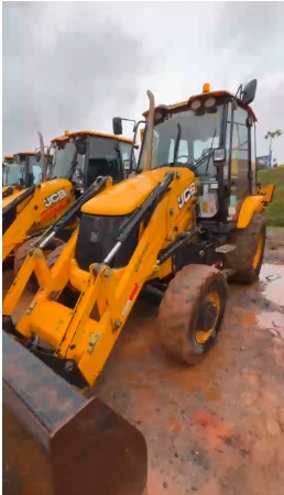 Retroescavadeira JCB 3CX ano 2022