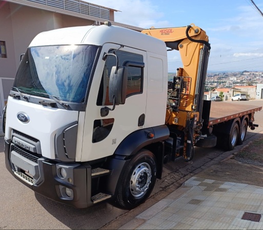 Caminhão Ford Cargo 1932 ano 2012