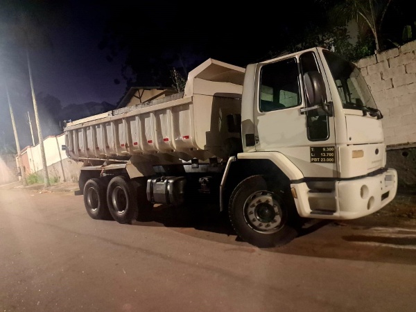 Caminhão Ford CARGO 1717 ano 2005