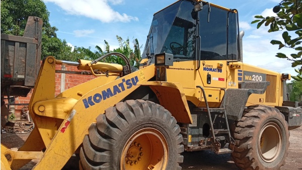 Pá Carregadeira Komatsu WA 200 ano 2022