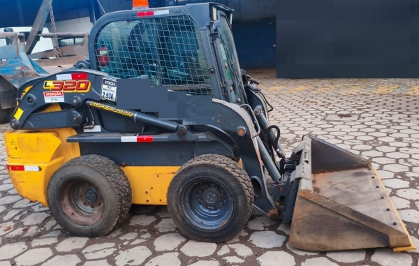 Mini Carregadeira New Holland L320 ano 2022