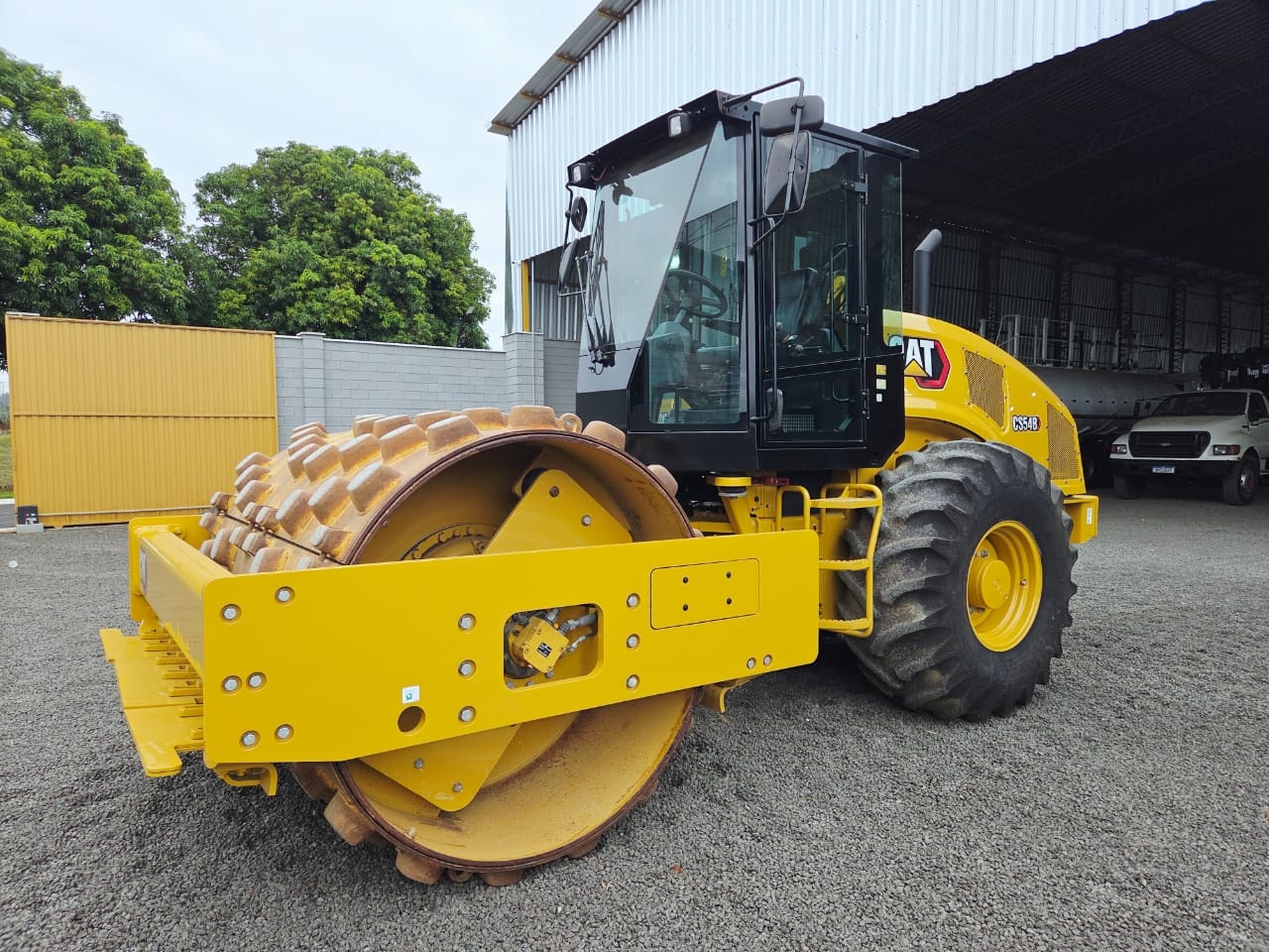 Rolo Compactador Caterpillar CP54B ano 2023