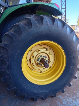 Trator John Deere 6145J ano 2014