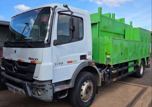 Caminhão Mercedes Benz Atego 1719 ano 2021