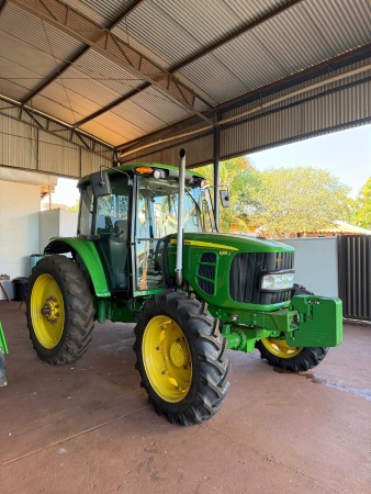 Trator John Deere 6115J ano 2021 - 6115J - Máquinas Agrícolas