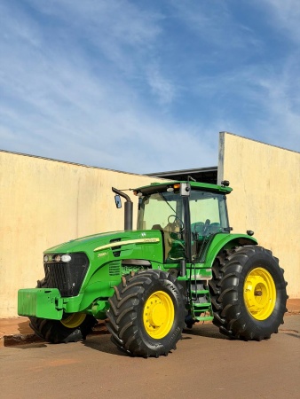 Trator John Deere 7230J ano 2022