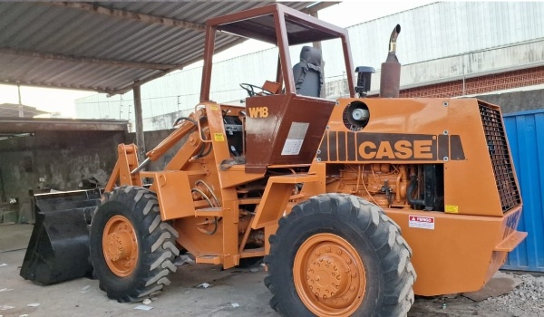 Pá Carregadeira Case W18 ano 1989