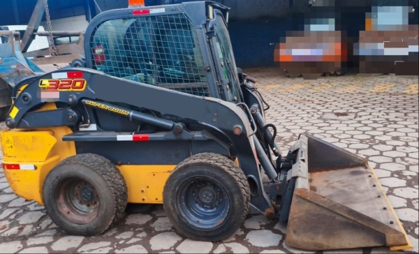 Mini Carregadeira New Holland L320 ano 2022