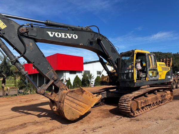 Escavadeira Volvo EC360BLC ano 2011