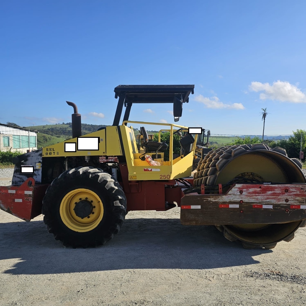 Rolo Compactador Dynapac CA250