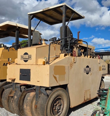 Rolo Compactador Müller AP26 ano 2000