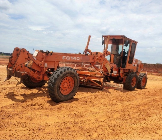 Motoniveladora Fiatallis FG140 ano 2000