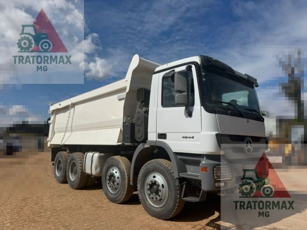 Caminhão Mercedes Benz Actros 4844 ano 2011