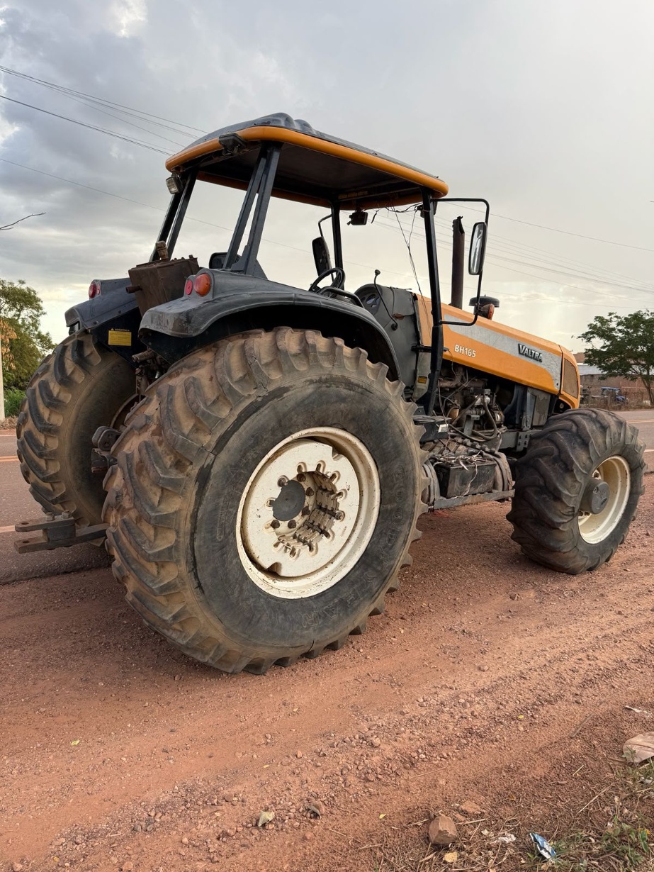 Trator Valtra BH 165 ano 2010