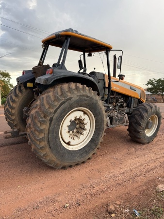 Trator Valtra BH 165 ano 2010