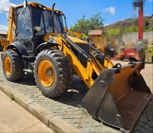 Retroescavadeira JCB 4CX ano 2015