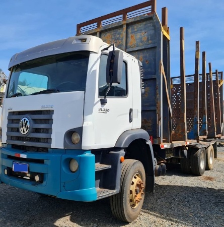 Caminhão Volkswagen 31-330 E Constellation 6x4 2p (Diesel)(E5) ano 2013