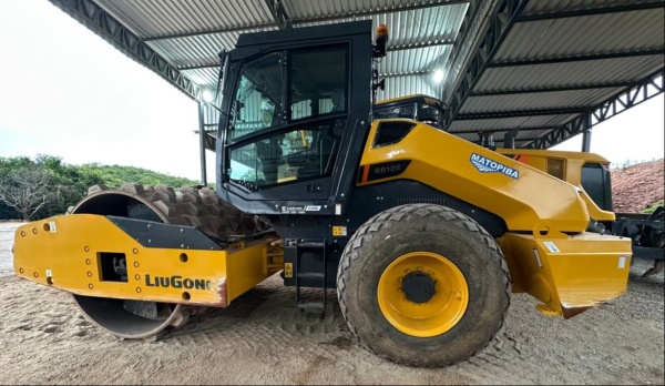 Rolo Compactador Liugong 6612E ano 2025