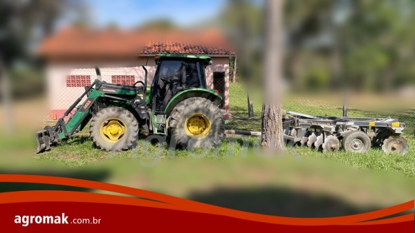 Trator John Deere 5090E ano 2022