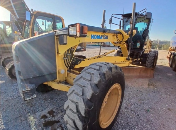 Motoniveladora Komatsu GD655 ano 2012