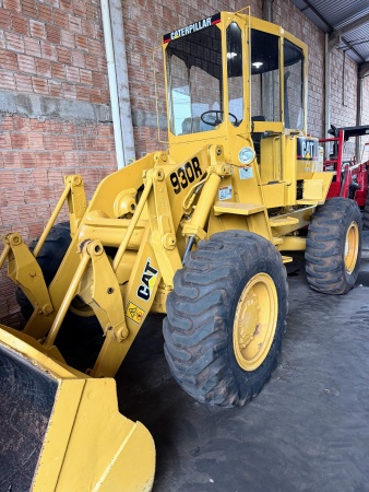 Pá Carregadeira Caterpillar 930 R ano 1995