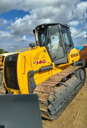 Trator de Esteira New Holland D140B ano 2012