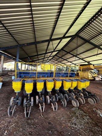 Plantadeira Tatu Marchesan Ultraflex ano 2022 - Ultraflex - Implementos para Plantio
