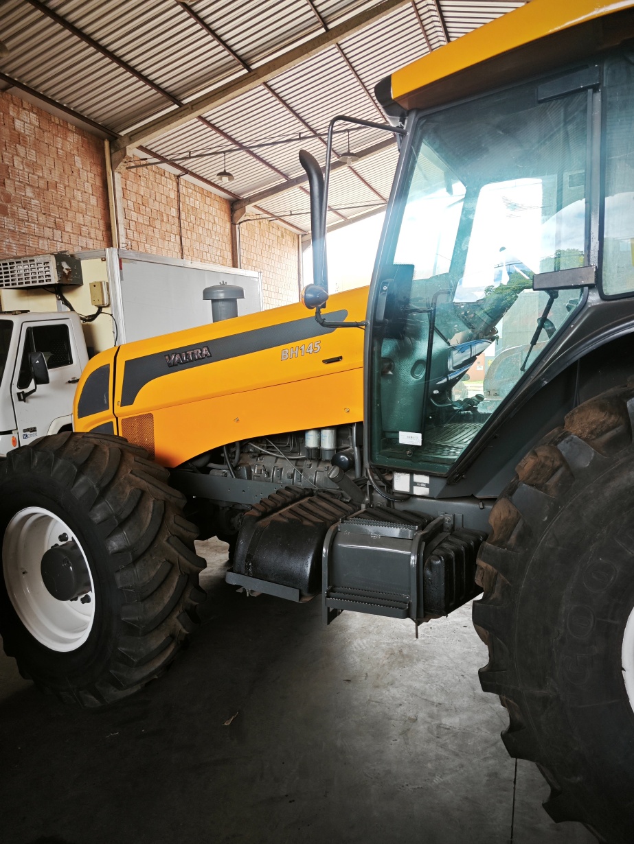 Trator Valtra BH145 ano 2011