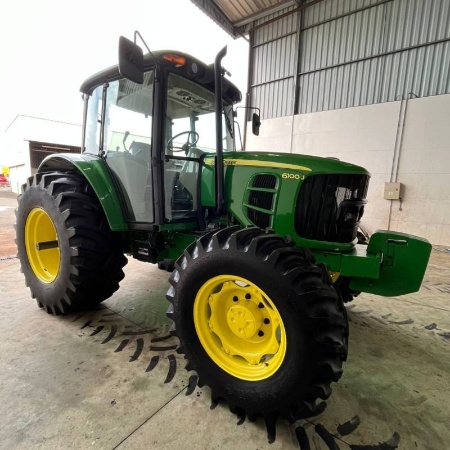 Trator John Deere 6100J ano 2018
