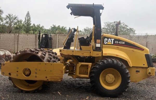 Rolo Compactador Caterpillar CS423E ano 2014