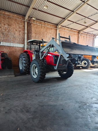 Trator Massey Ferguson MF4292/4 ano 2016