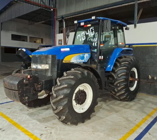 Trator New Holland TM 7040 ano 2011