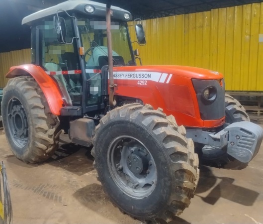 Trator Massey Ferguson MF 4292 ano 2011