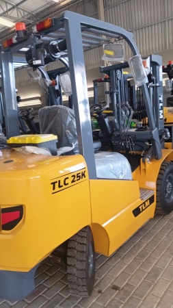 Empilhadeira TLM  TLC25D Diesel ano 2026