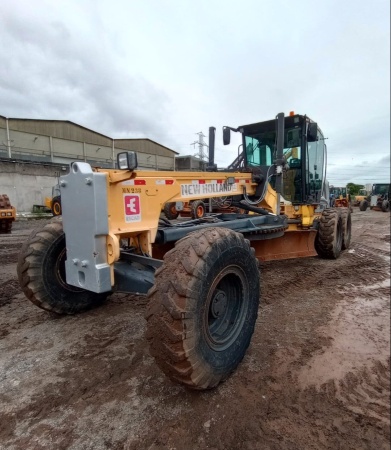 Motoniveladora New Holland RG170.B  ano 2013