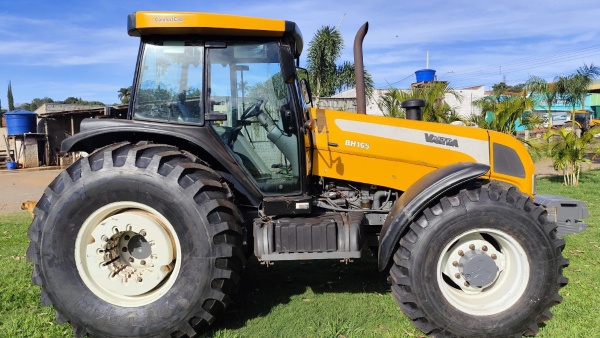 Trator Valtra BH 165 ano 2010