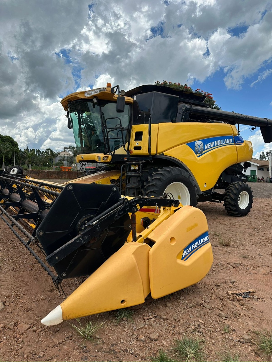 Colheitadeira New Holland CR 6080 ano 2015