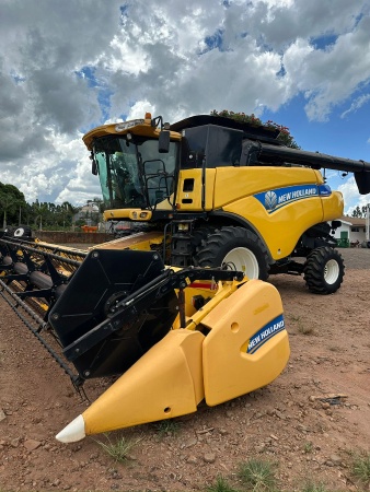 Colheitadeira New Holland CR 6080 ano 2015